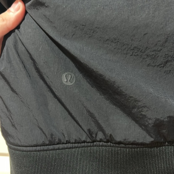 Lululemon Short Insulated Bomber Jacket Black with notched waist Size 2 - Picture 7 of 9